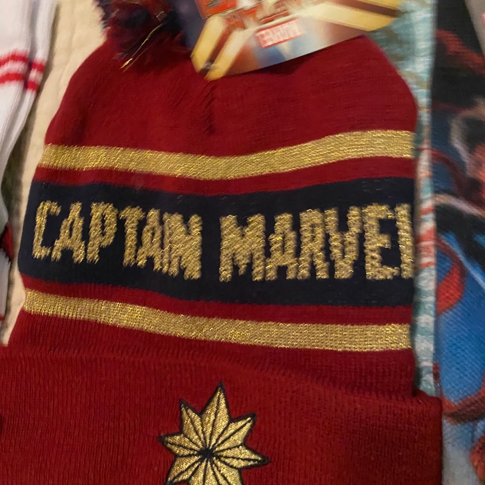 Captain Marvel Gift Set - Picture 5 of 8